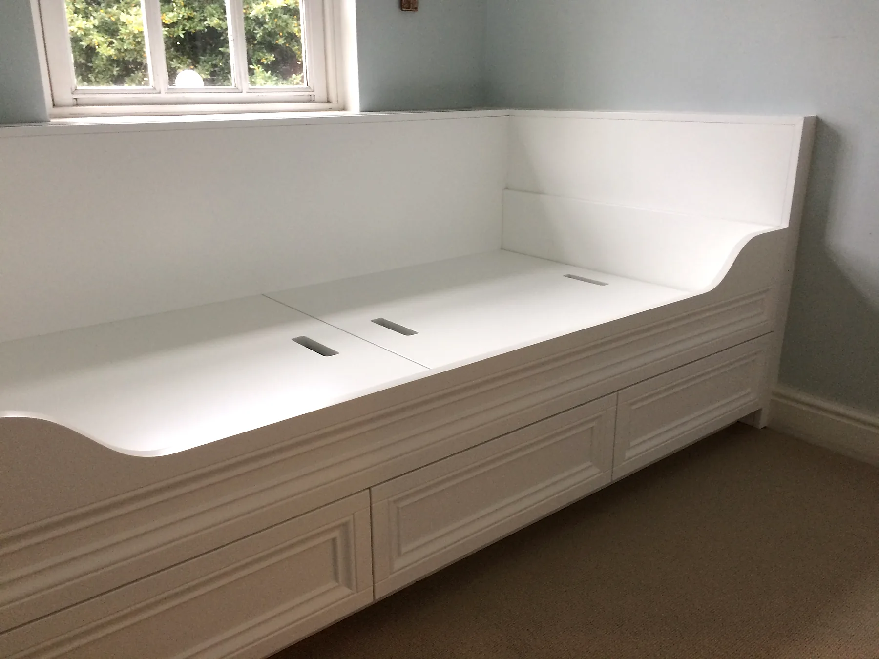 Made-to-measure window seat storage detail