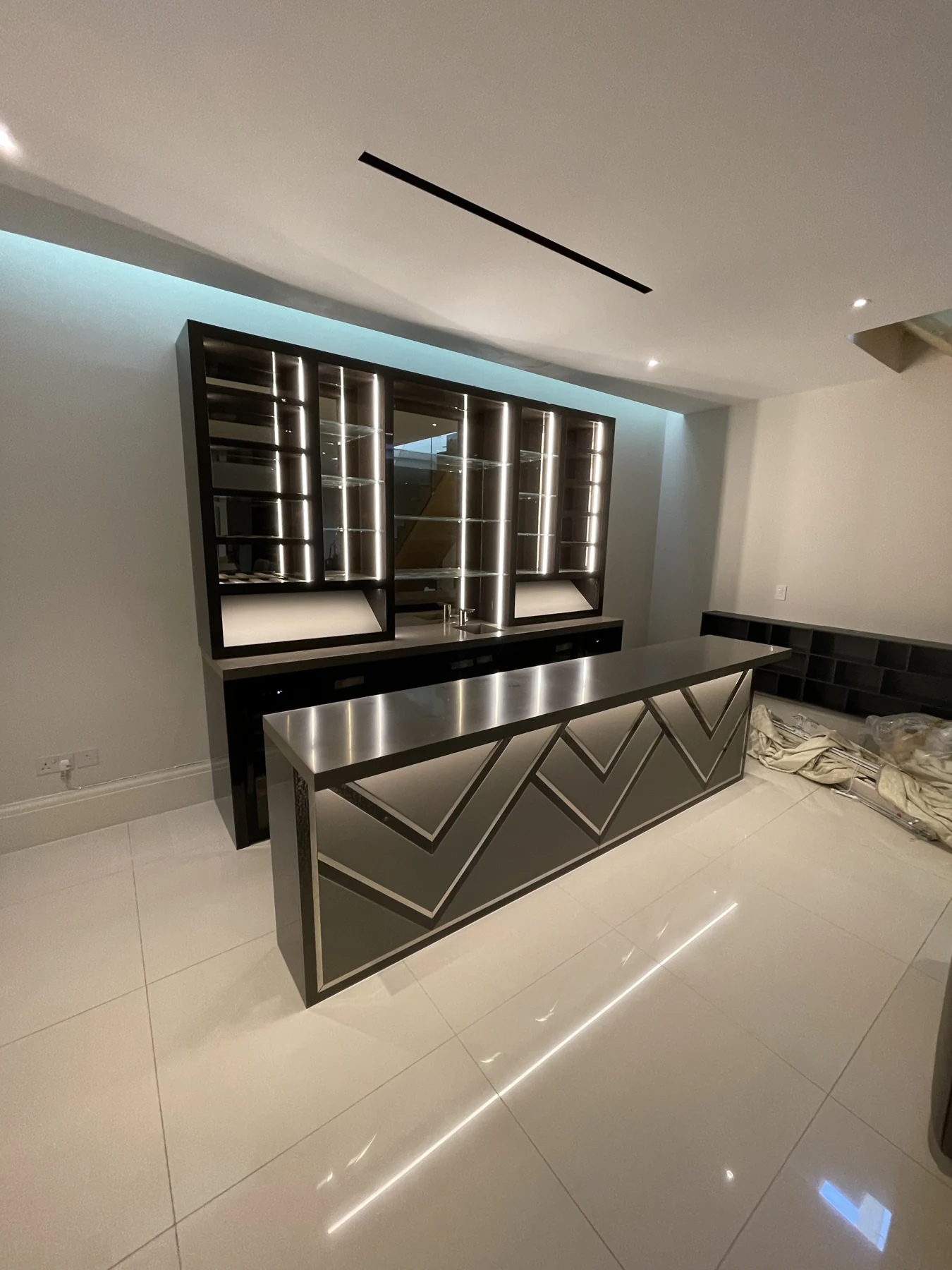 closer view oblique view of the chevron-front bar and dark worktop.