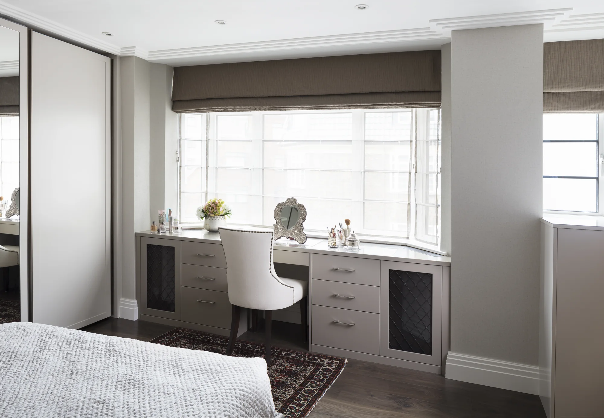 Overall view of fitted dressing table