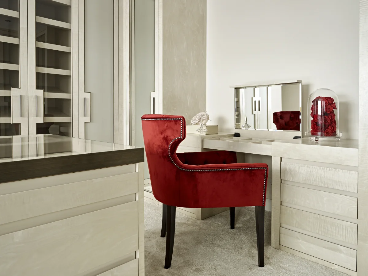 Wardrobe and integrated dressing area detail